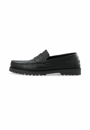 Mocassins en cuir noir avec un bout arrondi, une bande décorative, une texture supérieure et une semelle en caoutchouc robuste dotée de crampons pour une meilleure adhérence.