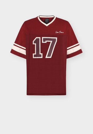 Vinrød sportstrøye med hvite detaljer, korte ermer og mesh-tekstur. Har stort "17" på fronten og "Lets Fans" brodert nær kragen.