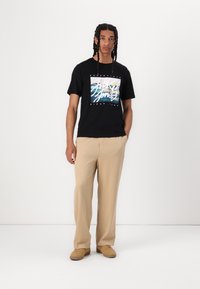 Jack & Jones - JJCOLTON PHOTO TEE CREW 5 PACK - Print T-shirt - sky captain/sky/iceberg/chambr/black Thumbnail Image 1