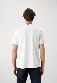 Tommy Hilfiger ARCHED TEE - T-shirts med print - calico