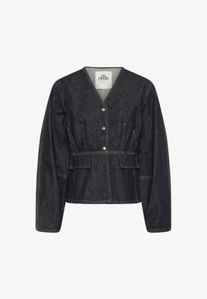 Sötétkék farmerdzseki V-nyakkivágással, hosszú ujjakkal és ezüstszínű gombokkal. Elején zsebekkel és kontrasztos varrással díszítve.