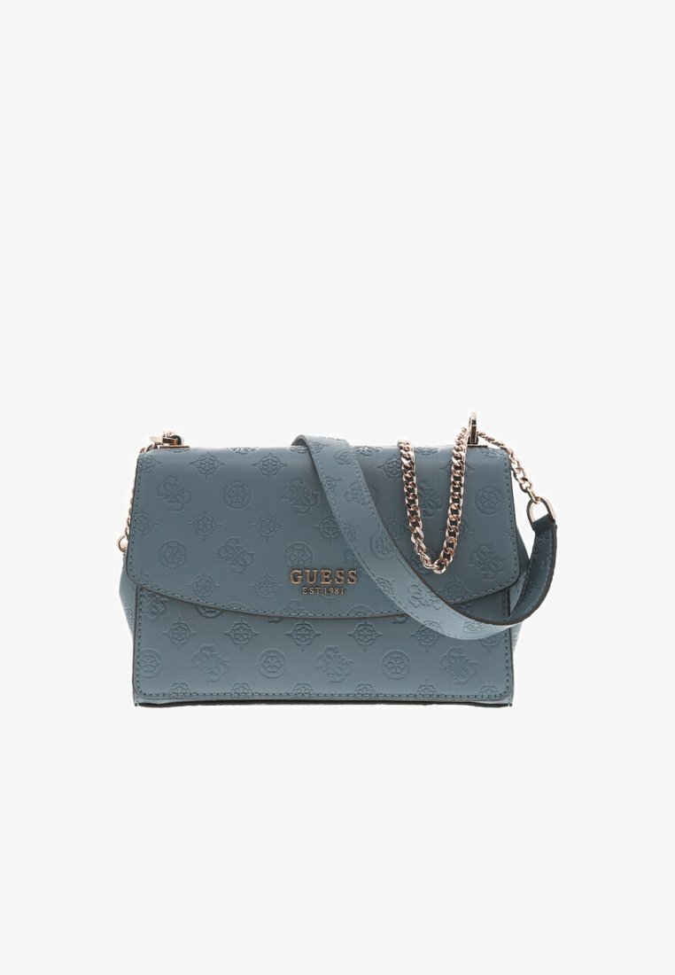 Sac bandoulière en simili cuir bleu avec motif embossé, quincaillerie dorée et chaîne en bandoulière. Comprend une fermeture à rabat et un logo de marque.