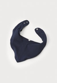 Temno modra bombažna bandana bib z trigonsko obliko, ki ima dva pritiskača in mehak, teksturiran zaključek.