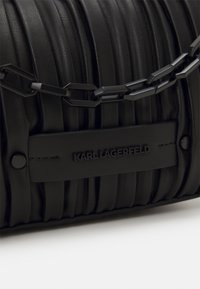 KARL LAGERFELD K/KUSHION SM SHOULDERBAG - Mala de mão - black