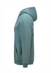 Hoodie in gedempt teal, met een kangoeroezak, ribgebreide manchetten en een zachte textuur, voorzien van een klein logo op de borst.