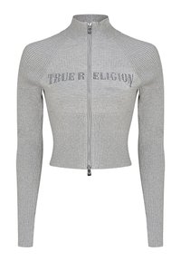 Pull zippé en maille côtelée gris clair avec manches longues et texte "TRUE RELIGION" en petits clous noirs sur la poitrine.