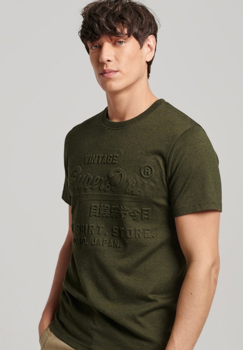 Superdry VINTAGE LOGO STORE EMBOSSED TShirt print black olive grit