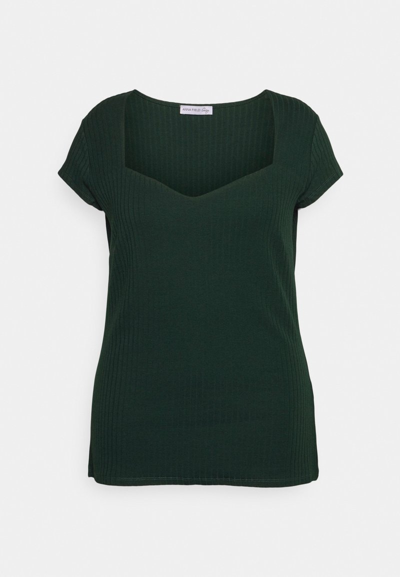 Haut à manches courtes côtelé vert foncé, doté d'un large col carré et d'une silhouette ajustée, fabriqué en tissu extensible avec une texture lisse.