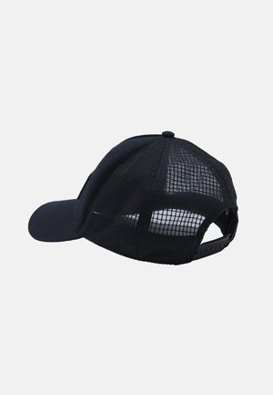 Gorra negra con un frente sólido y parte trasera de malla. Cuenta con un visera curva y una correa plástica ajustable para un mejor ajuste.