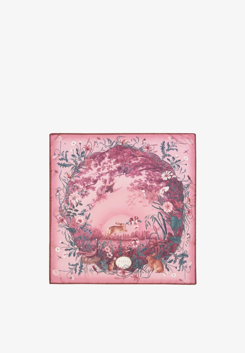 Foulard carré en soie rose avec un motif floral et animal, comprenant des lapins et des oiseaux, bordé de feuilles vertes et de fleurs blanches.