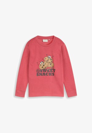 Chemise corail à manches longues avec biscuits aux pépites de chocolat dessin animé et texte "Let's grab some sweet snacks" sur le devant.