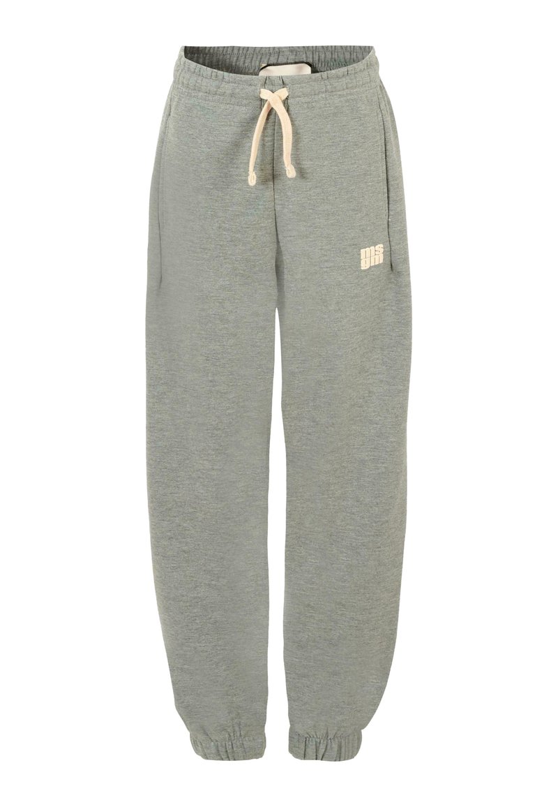 Lichtgrijze joggingbroek van zachte stof, met een elastische tailleband, koord en geribde manchetten. Een klein logo in beige gedrukt.
