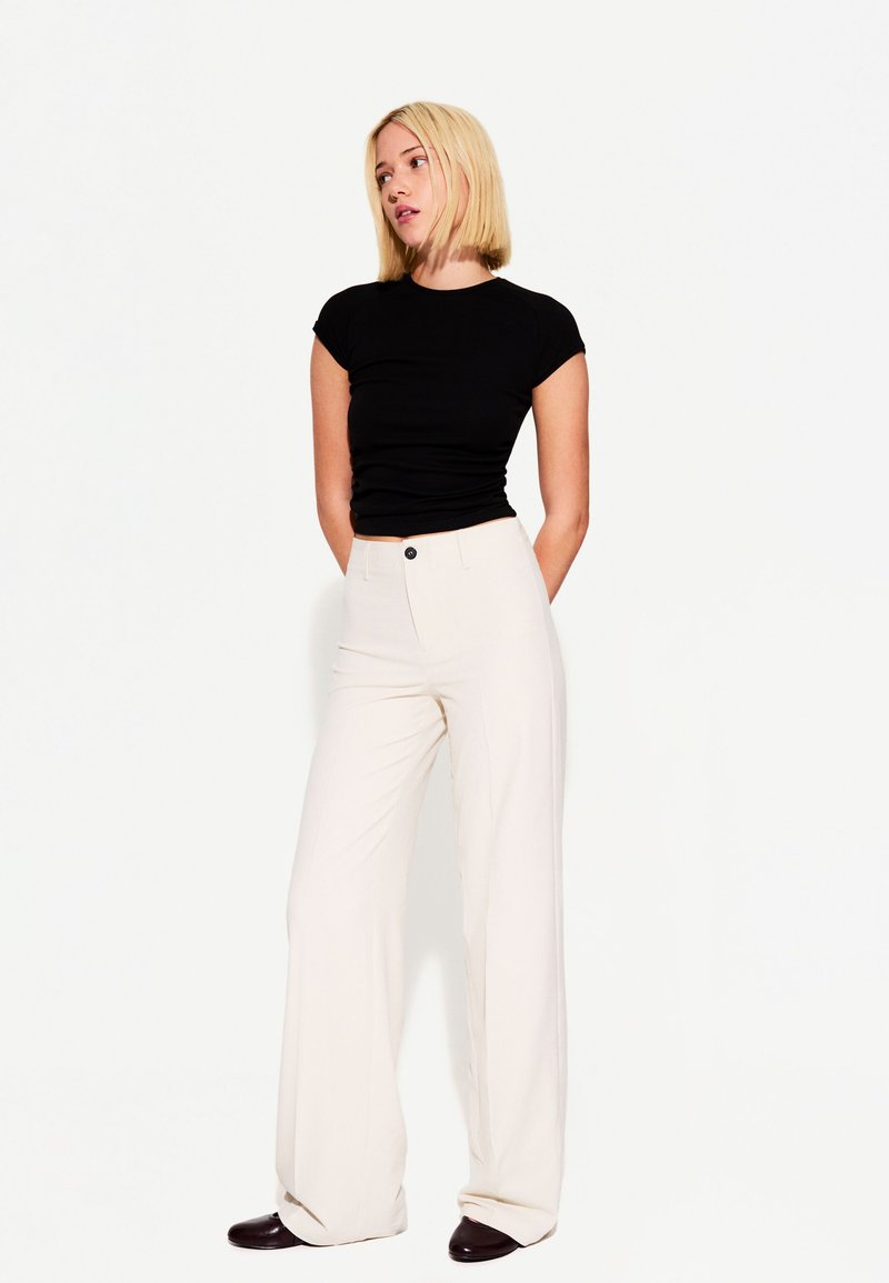 Bershka - Pantaloni - beige, Extindeți