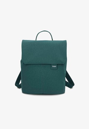 Sac à dos teal avec un rabat repliable, en matériau texturé, des sangles réglables et un logo sur le devant. Forme rectangulaire compacte.