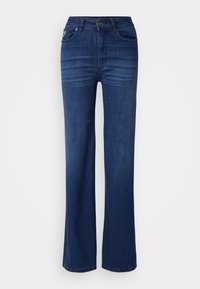 Temno modre kavbojke iz jeansa z razširjenimi nogami, visokim pasom, sprednjimi žepi in oranžnimi šivi. Gladek tekstura z minimalnim bledenjem.