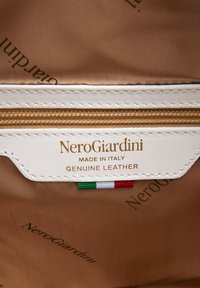 NeroGiardini SPALLA IN TECNICO - Håndtasker - bianco