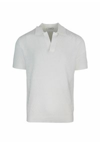 Polo shirt bianco a maniche corte con un motivo a diamante texturizzato, caratterizzato da un colletto classico e una patta con bottoni parziale. Materiale in misto cotone.