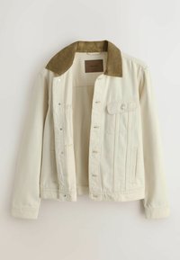 Off-white denimjakke med en brun kordfløjlsflip, trykknapper og sidelommer. Har en subtil tekstur og detaljer med kontrastsyninger.