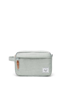 Grijze stoffen tas met een gladde textuur, voorzien van een voorzak met rits en een leren accentband. Logo-label aan de voorkant.