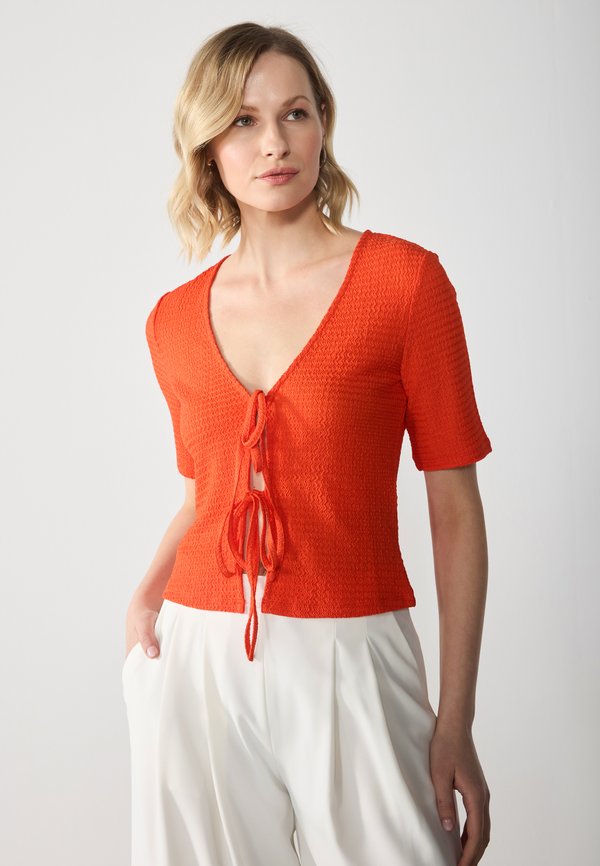 Basic T-shirt - tangerine tango