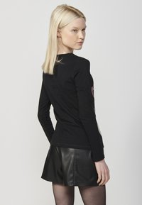 Koroshi Top s dlhým rukávom - black