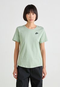 Nike Sportswear CLUB TEE - Základné tričko - jade horizon