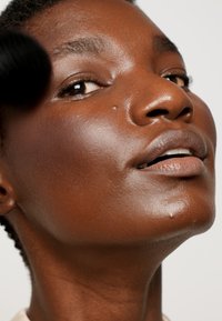 Makeup Revolution REVOLUTION MEGA BRONZER - Bronzer - 06 deep dark