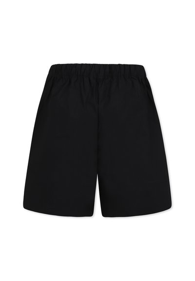 Pantaloni corti neri con cintura elastica, realizzati in tessuto liscio. Il design presenta una vestibilità ampia e nessun motivo o dettaglio visibile.