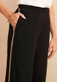 Love & Roses WIDE LEG - Hlače - black