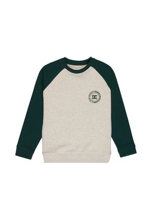 Bluza z okrągłym dekoltem w beżowym kolorze, z ciemnozielonymi rękawami raglanowymi i małym okrągłym logo na lewej piersi.