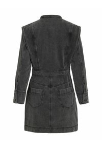 Veste en denim noir à manches longues avec épaules structurées, deux poches arrière, poignets boutonnés et détails de couture visibles.
