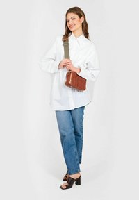 Still Nordic STILLAGGIE BRAIDED 2 ROOM - Axelremsväska - cognac