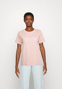 Calvin Klein CORE LOGO - T-shirt estampada - pink bloom