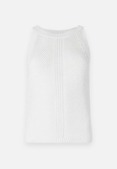 Débardeur tricoté blanc avec un motif texturé, encolure ronde et emmanchures larges ; présente des détails de tricot verticaux et horizontaux distincts.