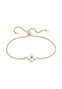 Bracciale d'oro con una delicata catena, caratterizzato da un design floreale con quattro perle bianche al centro, dotato di una chiusura regolabile per un'adeguata vestibilità.