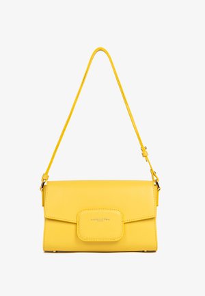 Sac bandoulière en cuir jaune avec une forme rectangulaire, fermeture à snap magnétique et bandoulière réglable. Possède un logo en relief sur le devant.
