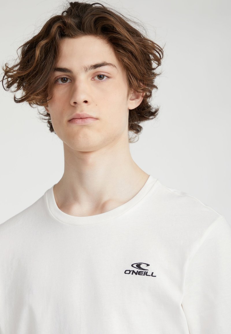 Witte T-shirt met korte mouwen van katoen en een ronde hals, met een klein zwart O'Neill-logo op de linkerkant van de borst.