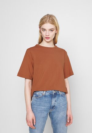 TRISH - T-shirts - brown