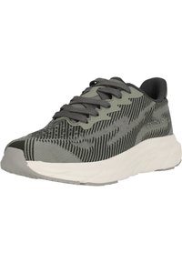 Graue Laufschuhe mit einer strukturierten Oberseite, die ein gemustertes Design und eine dicke weiße Sohle aufweisen. Die Schnürsenkel und Akzente sind in einem dunkleren Grauton.