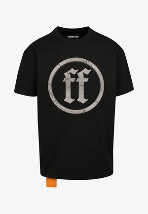 Tricou din bumbac negru cu un logo circular mare, uzat, de culoare gri, având litere stilizate "ff". Include un etichetă portocalie la tiv.