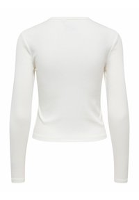 Haut blanc à manches longues, en tissu côtelé avec une coupe ajustée. Encolure arrondie et confection sans coutures. Texture lisse, sans motifs ni accents.