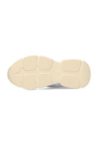 Suela de una zapatilla beige con almohadillas de tracción segmentadas que presentan ranuras diagonales para agarre, mostrada sobre un fondo blanco.