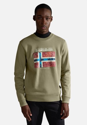 Olivegrüner Sweatshirt mit Rundhalsausschnitt, das ein Grafik der norwegischen Flagge in Rot, Weiß und Blau zeigt, mit Text darunter.