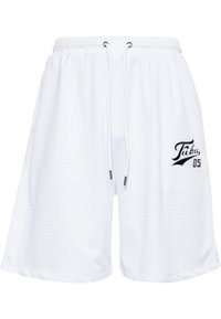 Hvite nettingshorts med elastisk midje, snøring og svart brodert logo "Fubu 05" på venstre ben.
