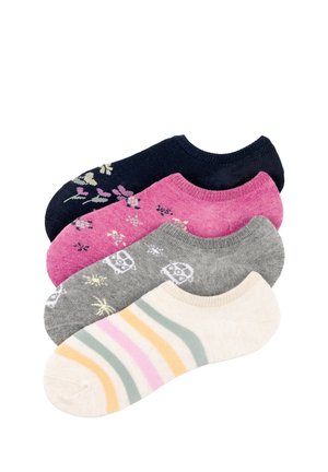 Cuatro calcetines de corte bajo apilados, con diseños de flores en azul marino, flores rosas, gris con patrones de búhos blancos y rayas crema en amarillo, rosa y verde.
