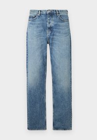 Jeans en denim bleu clair avec un design à jambe droite, dotés d'une taille standard, de cinq poches et d'une décoloration subtile.