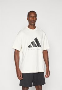 adidas Performance TEE - T-shirts med print - chalk white/black