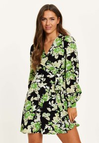 Liquorish FLORAL PRINT MINI WRAP WITH LONG SLEEVES  - Day dress - green