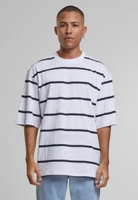 Urban Classics OVERSIZED SLEEVE MODERN STRIPE - T-shirts med print - white navy