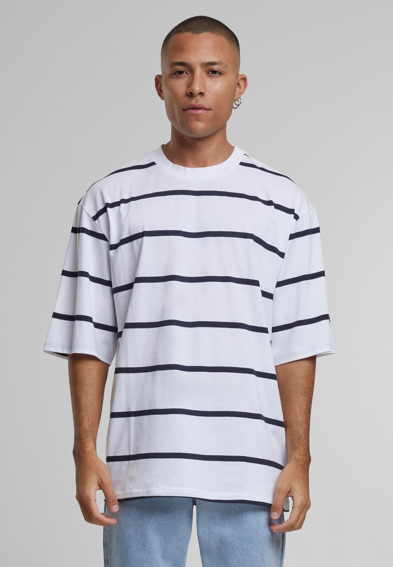 Urban Classics OVERSIZED SLEEVE MODERN STRIPE - T-shirts med print - white navy